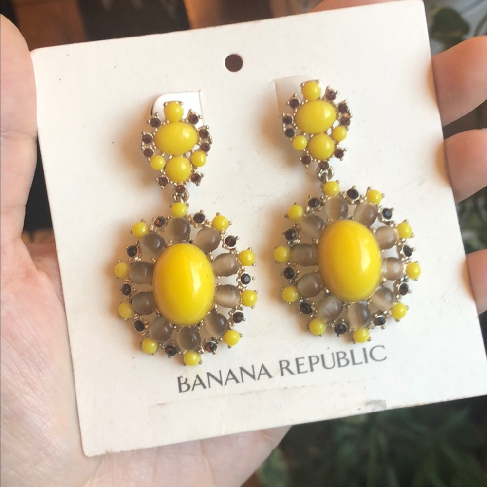 Banana republic yellow enamel sunburst earrings